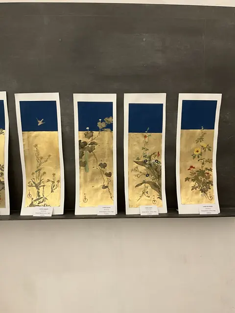 I pannelli dei mesi appoggiati in laboratorio, prima della mostra